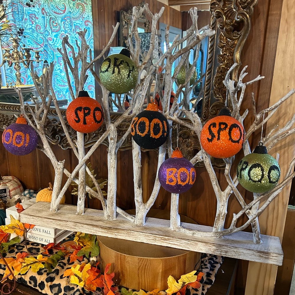 Halloween ornaments, sparkly Halloween, boo, spooky set of 7 *ornaments only*